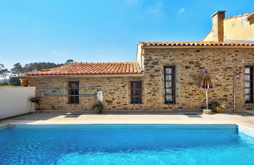 Rates House | Holiday Home 'Azenha Da Lagoa Negra' with Lake View, Private Pool and Wi-Fi