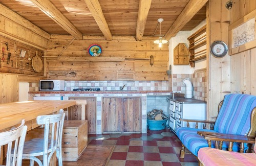 Porte di Rendena House | Holiday Home "Baita Pizabornè" with Mountain View & Garden