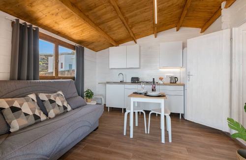 Arafo House | Holiday Home 'B Y J' with Sea Views, Private Terrace and Wi-Fi