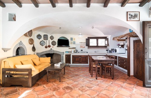 Dorgali House | Holiday Home 'Bados' with Mountain View, Pool and Air Conditioning