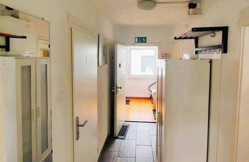 Laupheim House | Holiday Home 'Bailey' with Private Garden, Balcony and Wi-Fi
