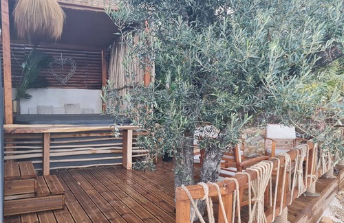 Peypin House | Holiday Home 'Bali' with Mountain View, Wi-Fi and Air Conditioning