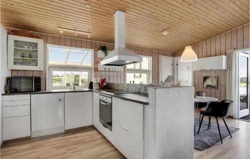 Haurvig House | Holiday Home Baunebjergvej Sande V H