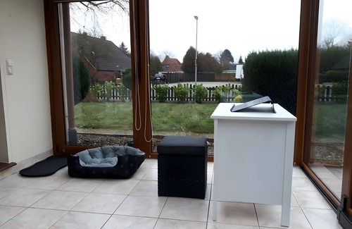 Neuenburg House | Holiday Home 'Bei Heike 1' with Private Terrace, Private Garden and Wi-Fi