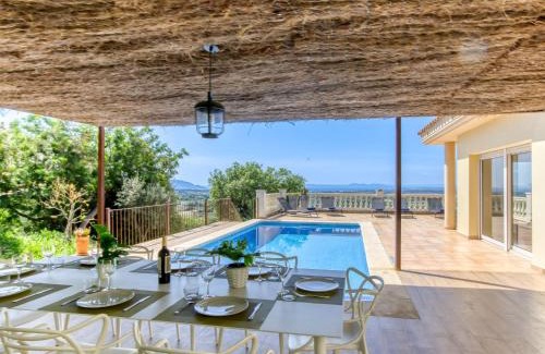 El Mas Isaac House | Holiday Home Belle vue by Interhome