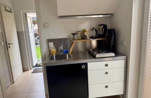 Ehringsdorf House | Holiday Home 'Belvedere-Remise' with Private Terrace, Shared Garden and Wi-Fi