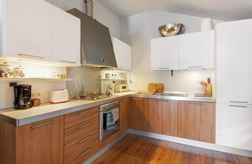 Dorio House | Holiday Home "Bernhouse" with Lake View, Balcony & Wi-Fi