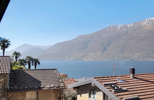 Dorio House | Holiday Home "Bernhouse" with Lake View, Balcony & Wi-Fi