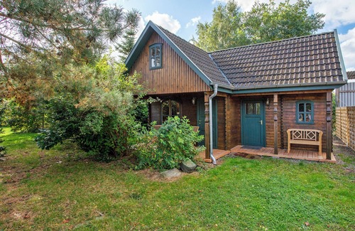 Verchen House | Holiday Home 'Blockbohlen-Haus Auf Hof Verchen' with Private Terrace, Private Garden and Wi-Fi