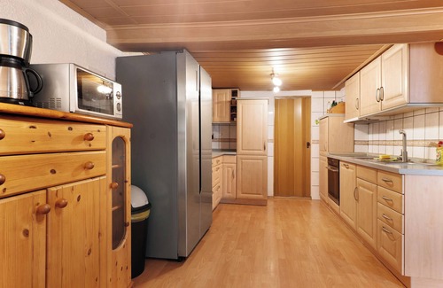 Ober-Kinzig House | Holiday Home 'Brown' with Private Terrace and Wi-Fi