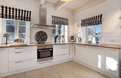 Dalwitz House | Holiday Home 'Brunnenhaus' with Private Terrace, Private Garden and Wi-Fi