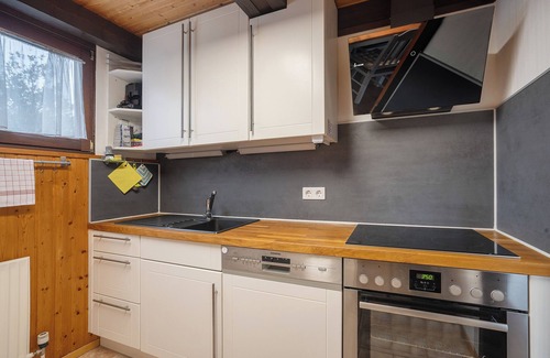 Schramberg House | Holiday Home 'Bussardnest' with Private Terrace, Private Garden and Wi-Fi