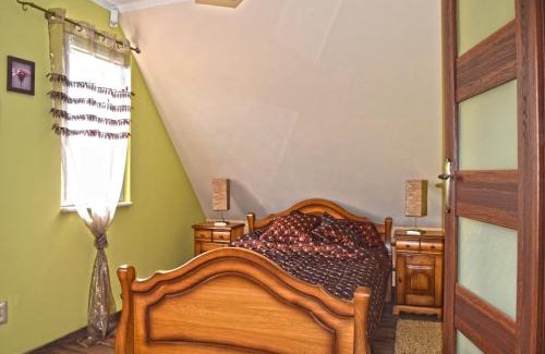 Lubna House | Holiday Home by Lake in Nowa Wioska