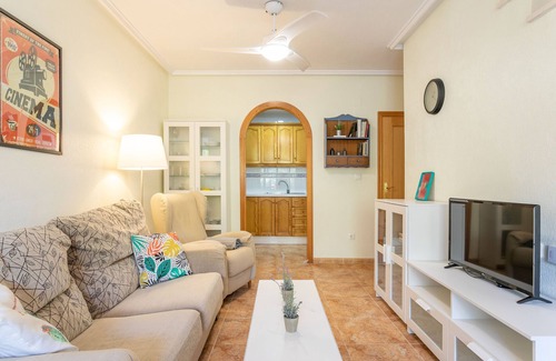 Los Arenales del Sol House | Holiday Home 'Casa en la playa con piscinas 11 A' with Shared Pool, Wi-Fi and Air Conditioning