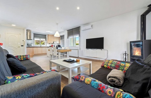 Alcanar House | Holiday Home 'Ca La Núria' with Private Pool, Wi-Fi and Air Conditioning