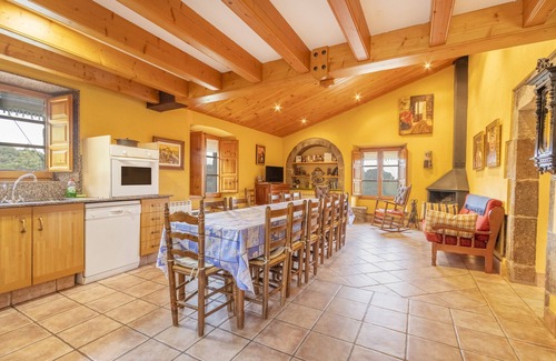 Casserres House | Holiday Home 'Cal Viudet Vell' with Mountain View, Private Pool and Wi-Fi
