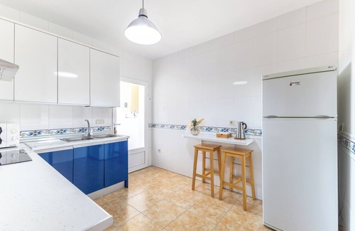 Galvez House | Holiday Home 'Callejon Del Pozo 3 Near Puy Du Fou' with Shared Pool, Wi-Fi and Air Conditioning