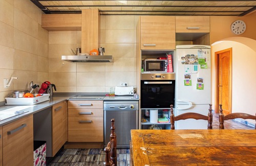 Campins House | Holiday Home 'Can Giró' with Mountain View, Wi-Fi and Air Conditioning