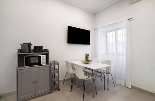 Fuseta House | Holiday Home 'Casa Anzol' with Private Terrace, Wi-Fi and Air Conditioning