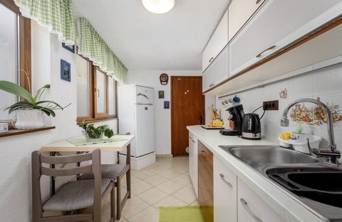 Mali Maj House | Holiday Home Casa Astrid by the sea in Porec, Istria