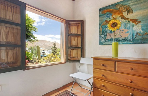 Guatiza House | Holiday Home Casa Caldereta with Mountain View, Pool, Wi-Fi & Terrace