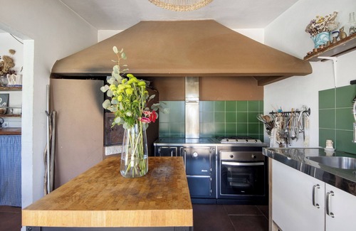 Gondomar House | Holiday Home 'Casa Chocolate' with Mountain Views, Private Pool and Wi-Fi