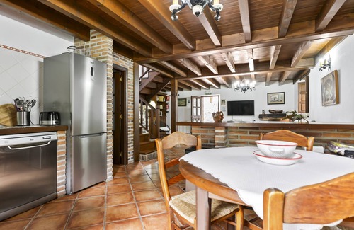 Puente Nuevo House | Holiday Home 'Casa De Aldea La Venta Los Probes' with Mountain View, Private Terrace and Wi-Fi