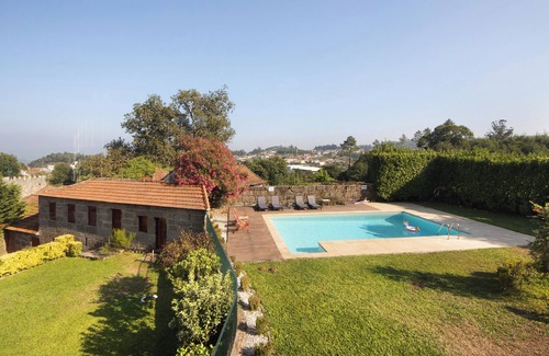 Travanca House | Holiday Home 'Casa Do Mirante' with Private Pool, Private Garden and Wi-Fi