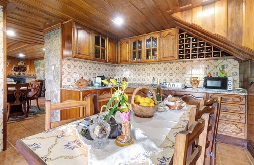 Ponte de Lima House | Holiday Home 'Casa Do Soutinho' with Mountain View, Private Terrace and Air Conditioning