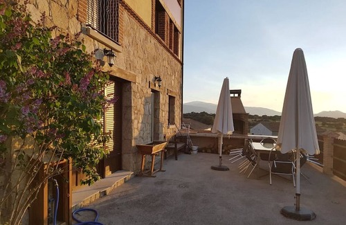 La Horcajada House | Holiday Home 'Casa Rural Lucia' with Mountain View, Private Terrace and Wi-Fi