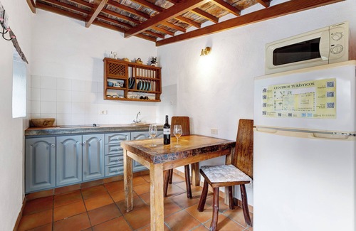 Los Llanillos House | Holiday Home 'Casa Rural Los Llanillos' with Sea View, Private Terrace and Wi-Fi