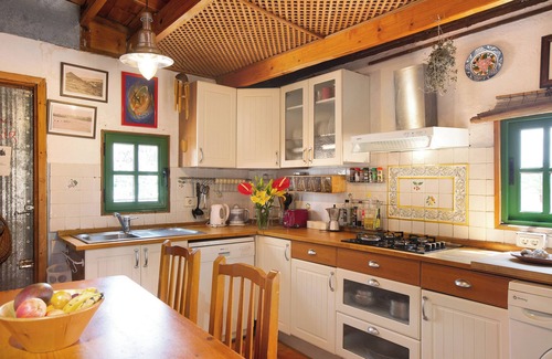 Aguimes House | Holiday Home "Casa Los Pinos" with Terrace and Mountain Views