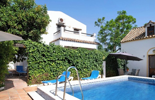Barbate House | Holiday Home 'Casa Rural La Higuera' with Shared Pool, Wi-Fi and Air Conditioning