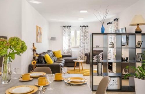 Prodol House | Holiday Home Casetta Filip by Interhome