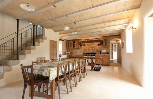 Camors House | Holiday Home 'Chaumière Bretonne - Palais Du Thé' with Shared Terrace, Private Garden and Wi-Fi