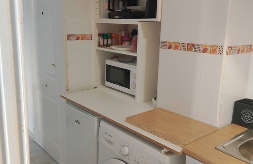 Bailen-Miraflores Apartment | Holiday Home 'Ciara' with Wi-Fi and Air Conditioning