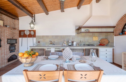 Pachino House | Holiday Home 'Cocciu D'amuri Luxury' with Private Garden, Wi-Fi and Air Conditioning