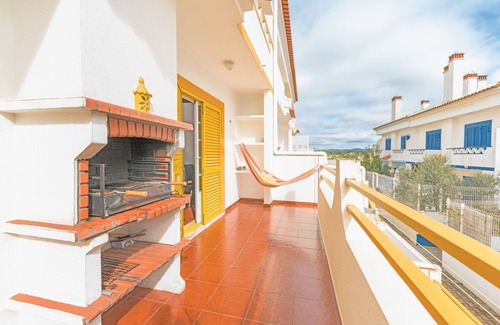 Longueira House | Holiday Home 'Costa Do Moinho' with Private Terrace, Balcony and Wi-Fi