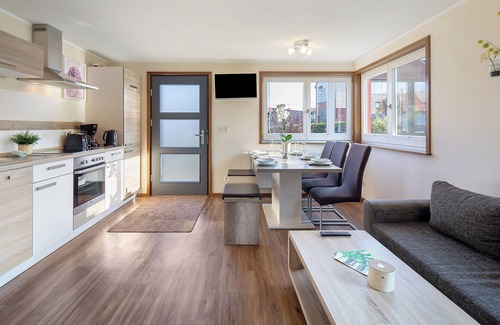 Craula House | Holiday Home 'Ferienhaus Blau' with Private Terrace, Private Garden and Wi-Fi