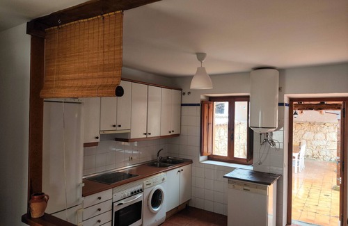 El Arenal House | Holiday Home 'De Los Maestros' with Private Garden and Wi-Fi