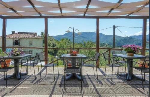 Molazzana House | Holiday Home Del Regolo by Interhome