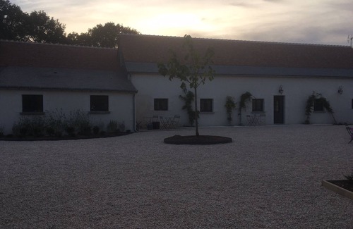 Luynes House | Holiday Home 'Domaine Du' with Shared Pool, Private Terrace and Wi-Fi