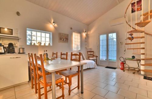La Remigeasse House | Holiday Home Douce Alouette by Interhome