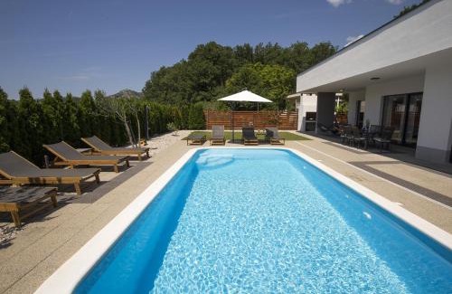 Gata House | Holiday Home EB with Heated Pool