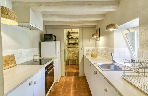 Seguero House | Holiday Home 'El Castell De Segueró' with Mountain View, Wi-Fi and Air Conditioning