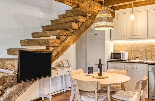 Beguda House | Holiday Home 'El Niu' with Mountain View, Wi-Fi and Air Conditioning
