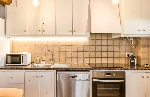 Beguda House | Holiday Home 'El Niu' with Mountain View, Wi-Fi and Air Conditioning