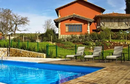 Viobes House | Holiday Home 'El Pedrueco Turismo Rural' with Mountain View, Shared Pool and Wi-Fi