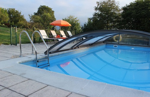 Viobes House | Holiday Home 'El Pedrueco Turismo Rural' with Mountain View, Shared Pool and Wi-Fi
