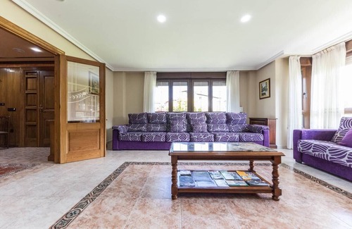 Sevares House | Holiday Home 'El Pongallin' with Lake View, Private Terrace and Wi-Fi